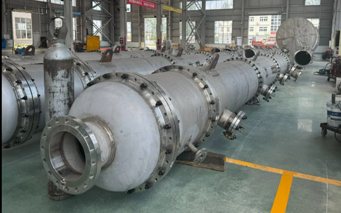 Energy-Efficient Dividing Wall Distillation Column